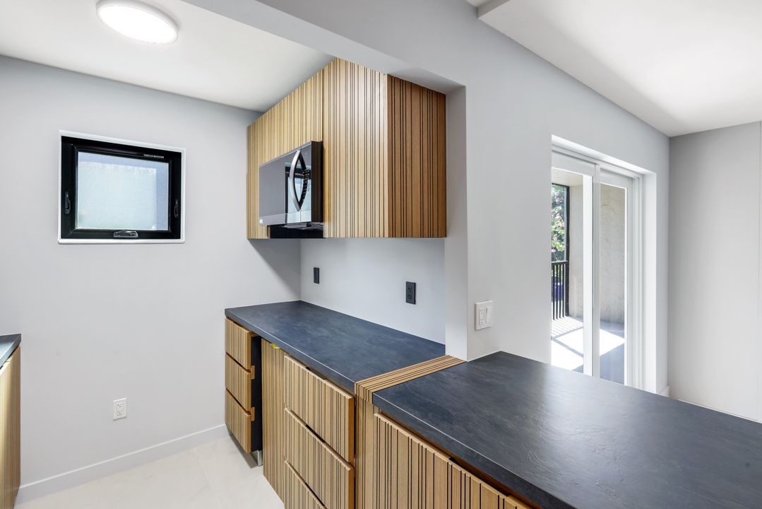 788 Park Shore Dr #E20, Naples, FL 34103