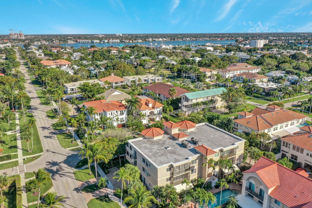 1006 5th St S, Naples, FL 34102