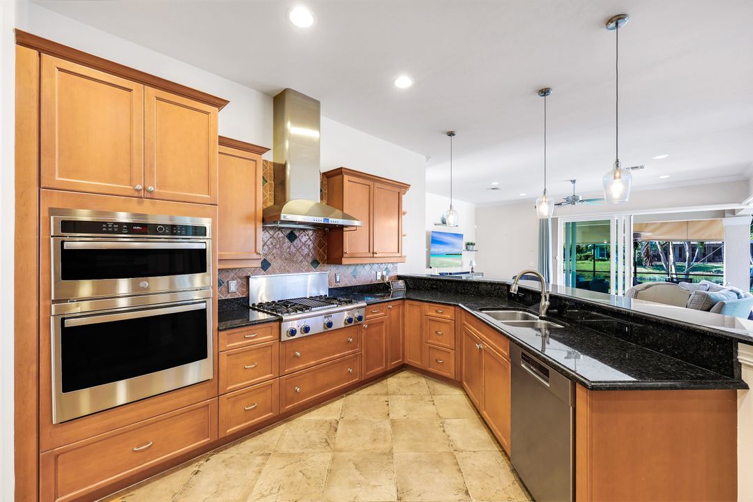 4963 Rustic Oaks Cir, Naples, FL 34105