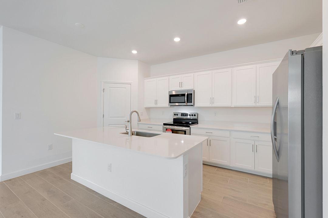 13838 Hunter Oak Dr, Fort Myers, FL 33913