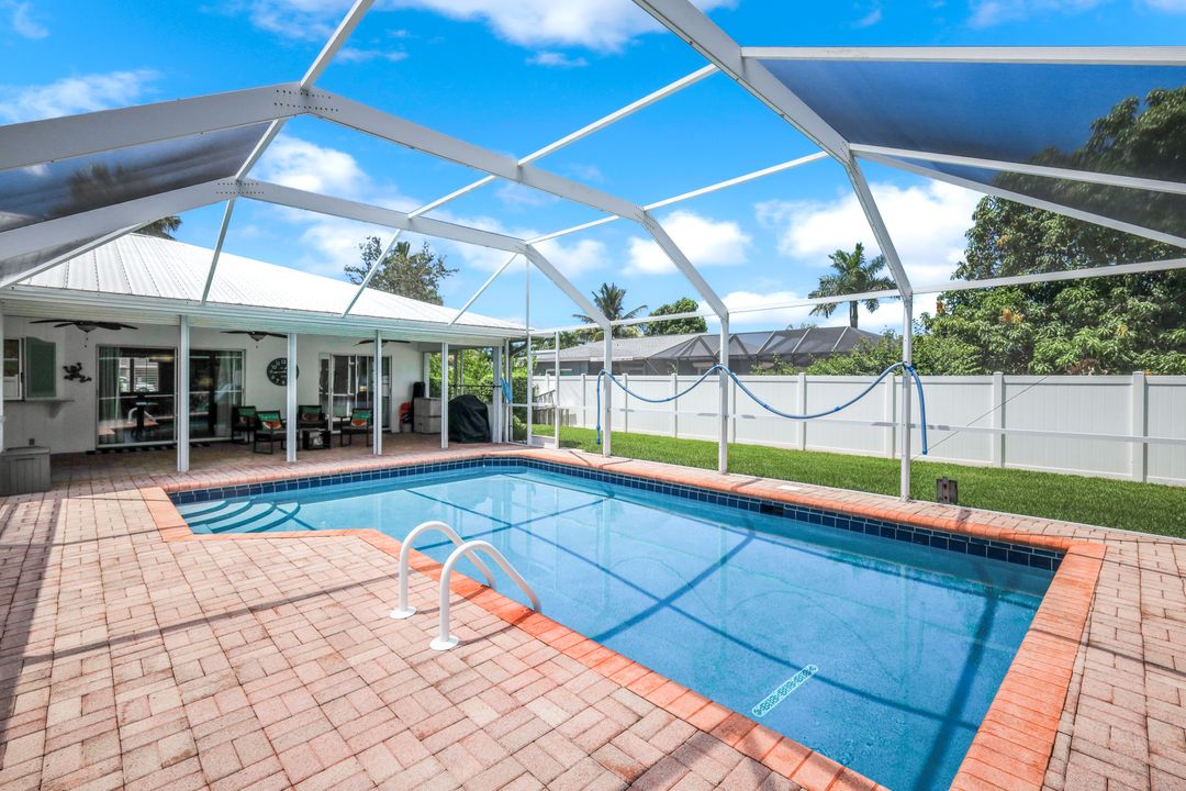 539 Cypress Way E, Naples, FL 34110