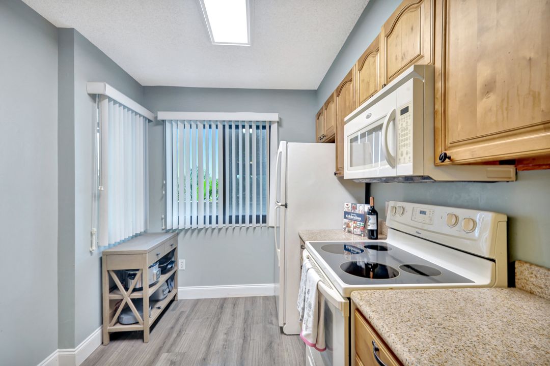 7406 Lake Breeze Dr #314, Fort Myers, FL 33907