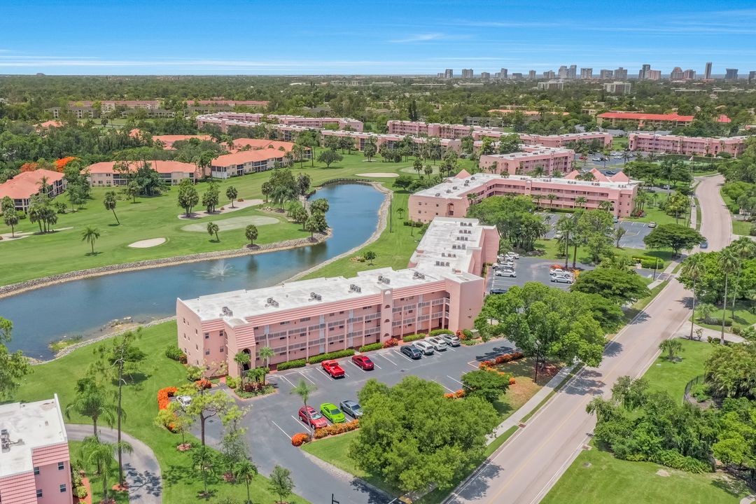 300 Forest Lakes Blvd #104, Naples, FL 34105