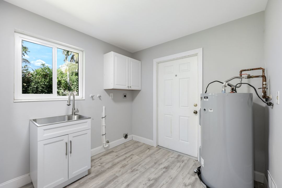 4862 Catalina Dr, Naples, FL 34112