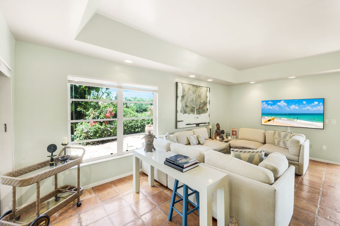 330 Bald Eagle Dr, Naples, FL 34105