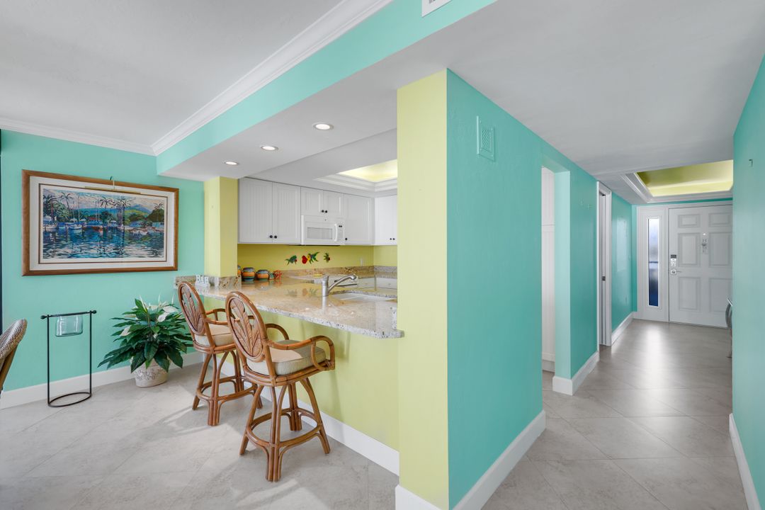 9715 Gulf Shore Dr #104, Naples, FL 34108