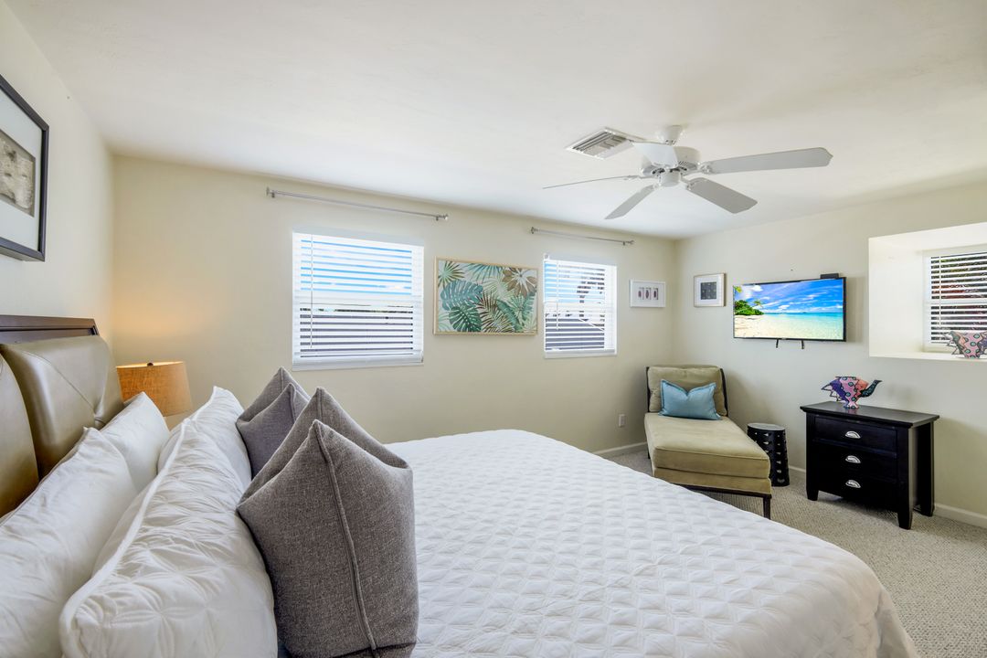 517 94th Ave N, Naples, FL 34108