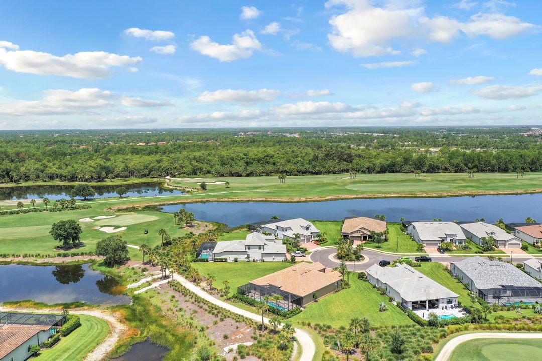 9554 Everglades Dr, Naples, FL 34120