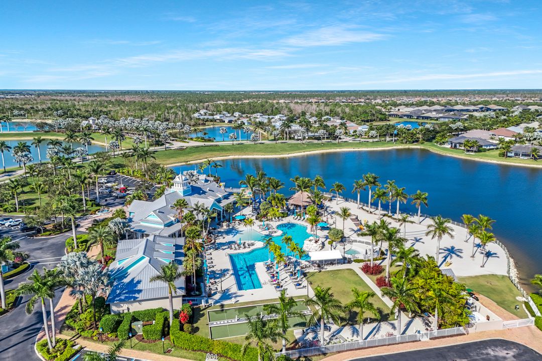 14386 Laguna Spgs Ln, Naples, FL 34114