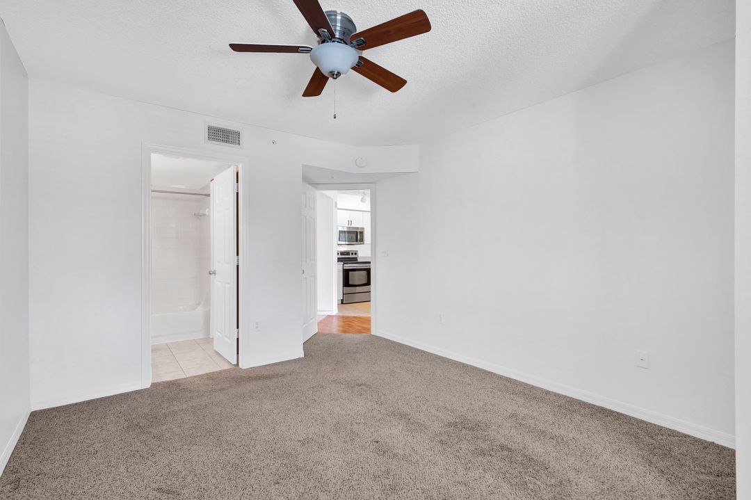 8880 Colonnades Ct W #427, Bonita Springs, FL 34135