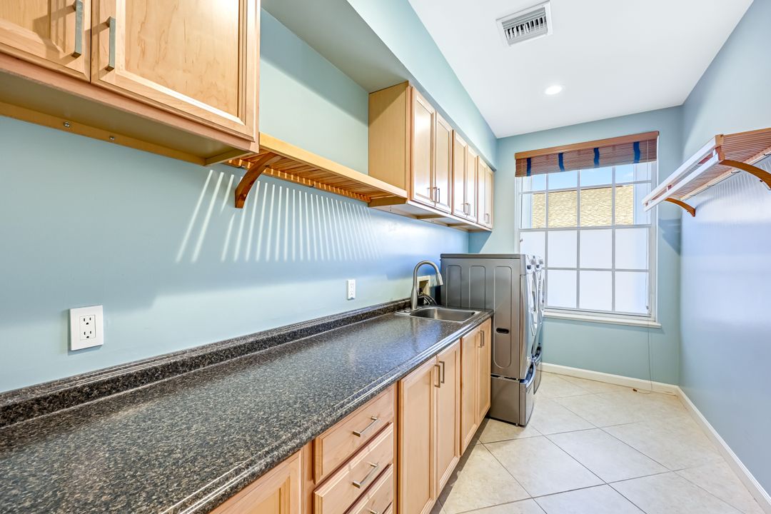 2035 Castle Garden Ln, Naples, FL 34110