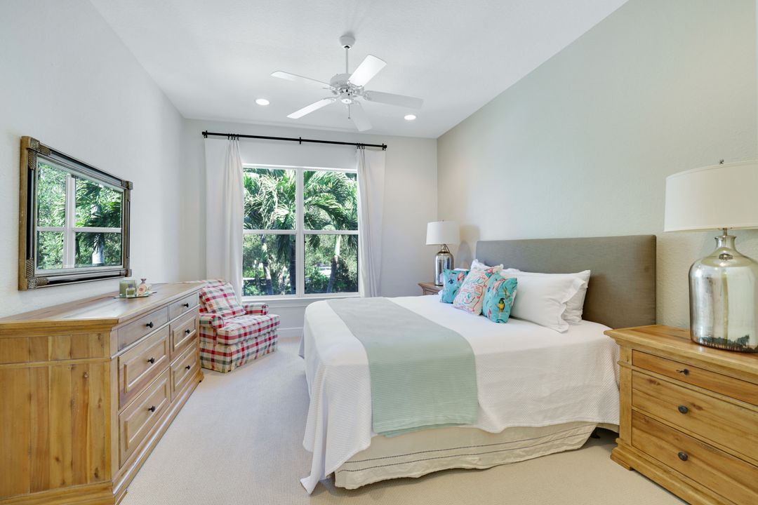 3211 Lancaster Dr #4, Naples, FL 34105