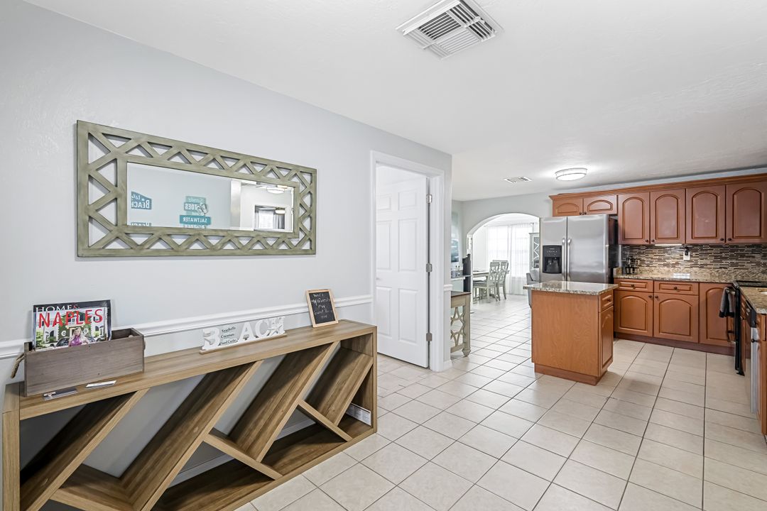 814 107th Ave N, Naples, FL 34108