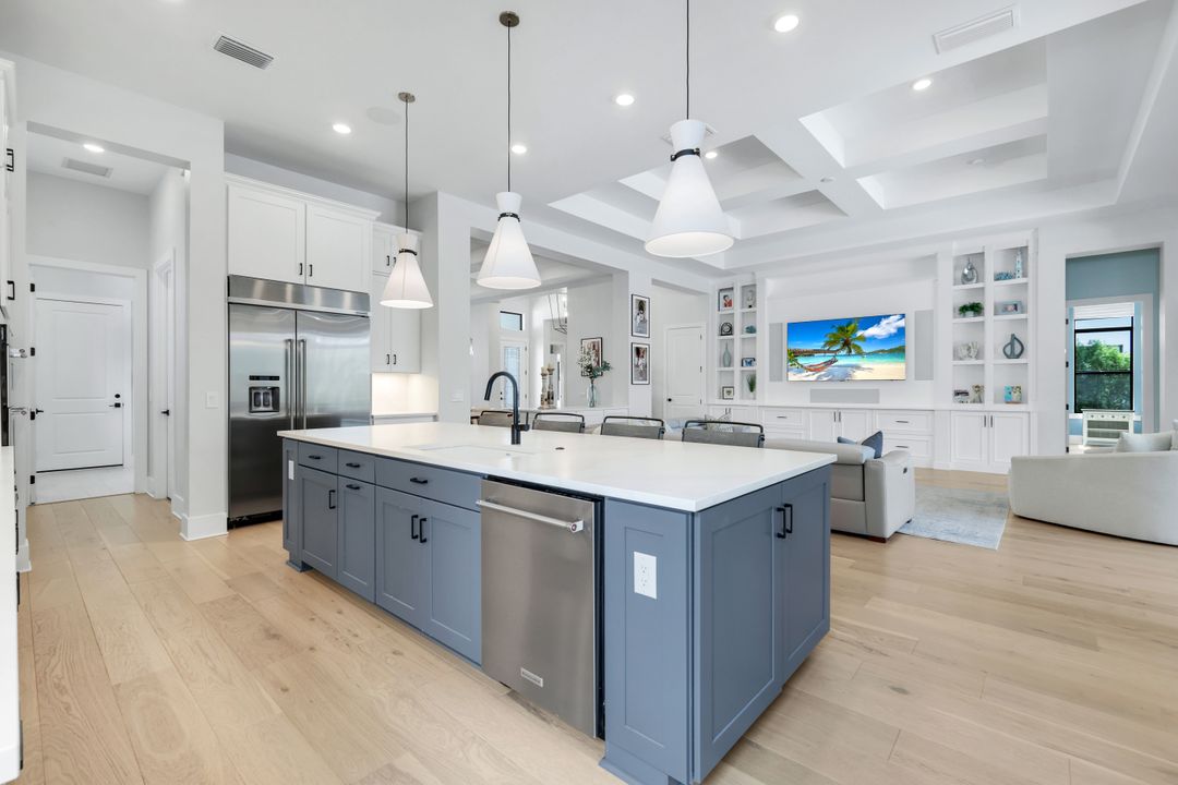 16221 Verilyn Cir, Naples, FL 34110