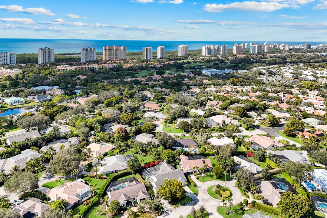 806 Knoll Wood Ct, Naples, FL 34108