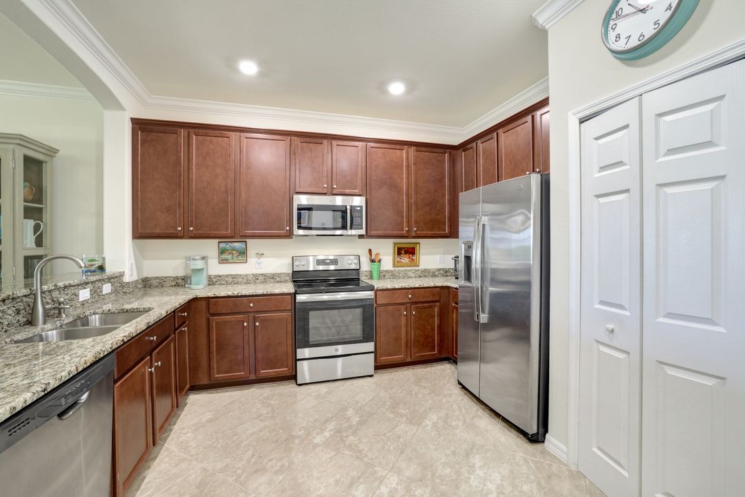 2072 Wellington St, Naples, FL 34120