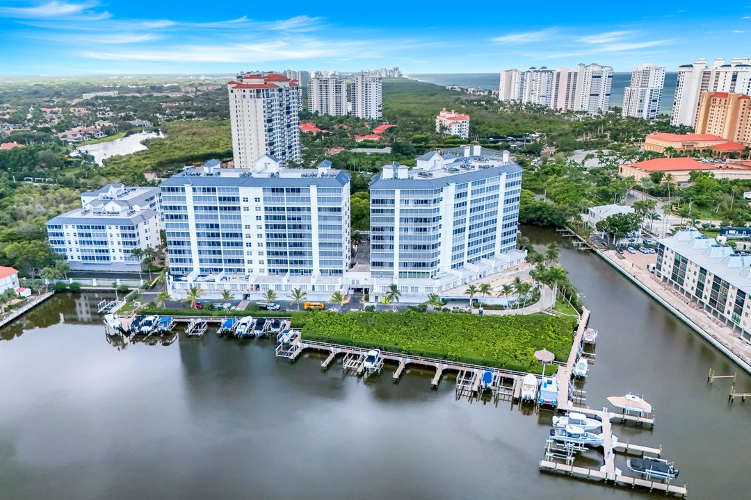 435 Launch Cir, Naples, FL 34108