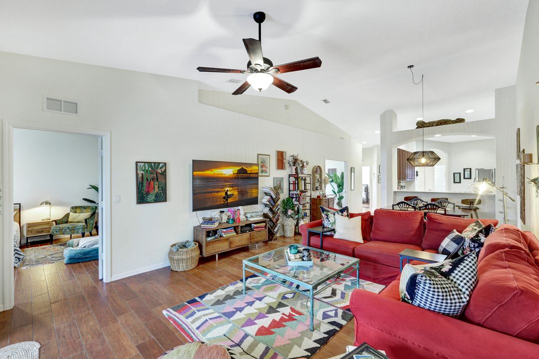 6254 Mandalay Cir, Naples, FL 34112