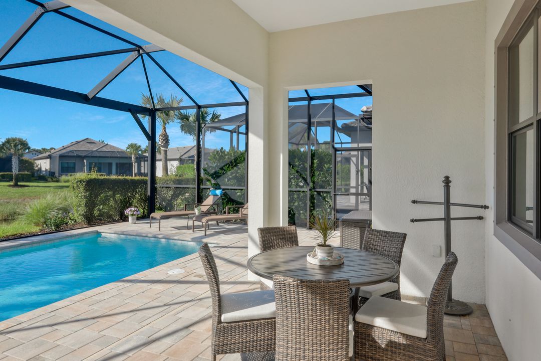 9815 Everglades Dr, Naples, FL 34120