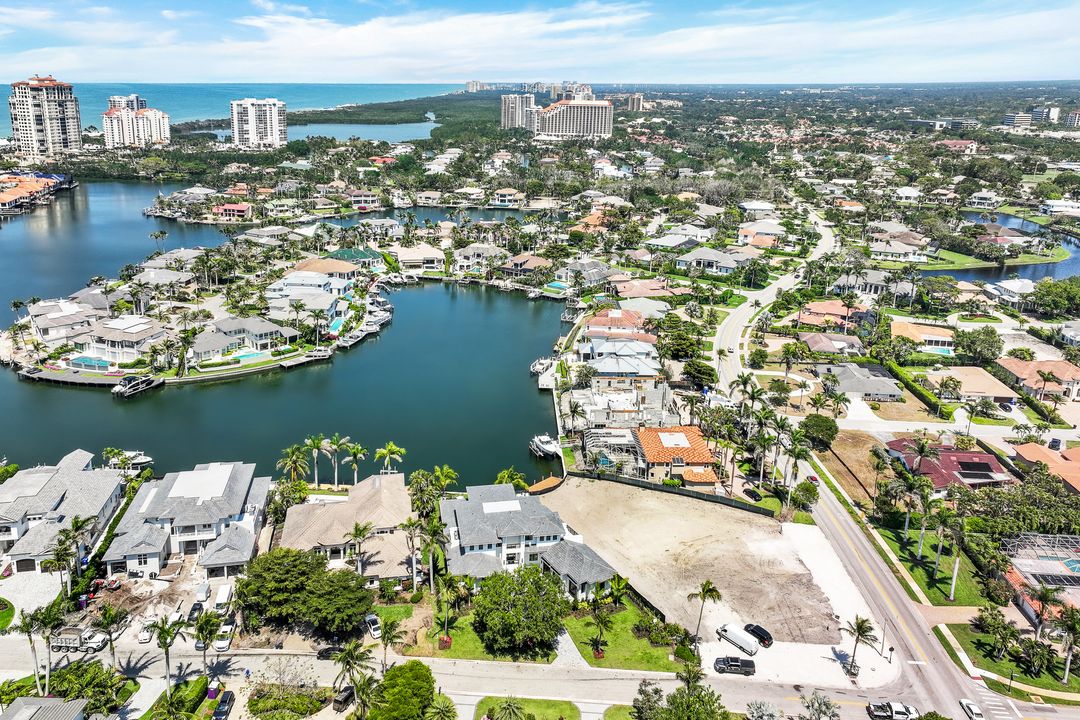 403 Neapolitan Way, Naples, FL 34103