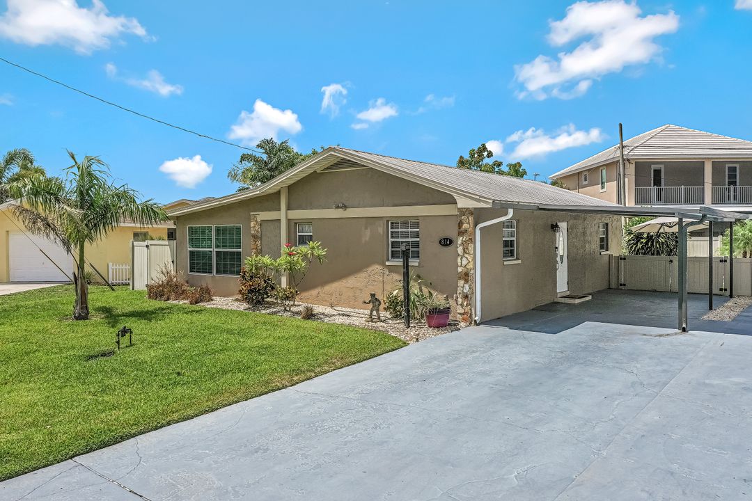 814 107th Ave N, Naples, FL 34108