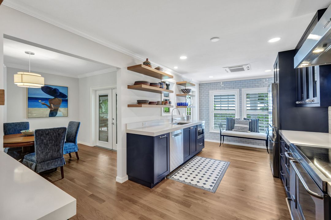 670 8th Ave S, Naples, FL 34102