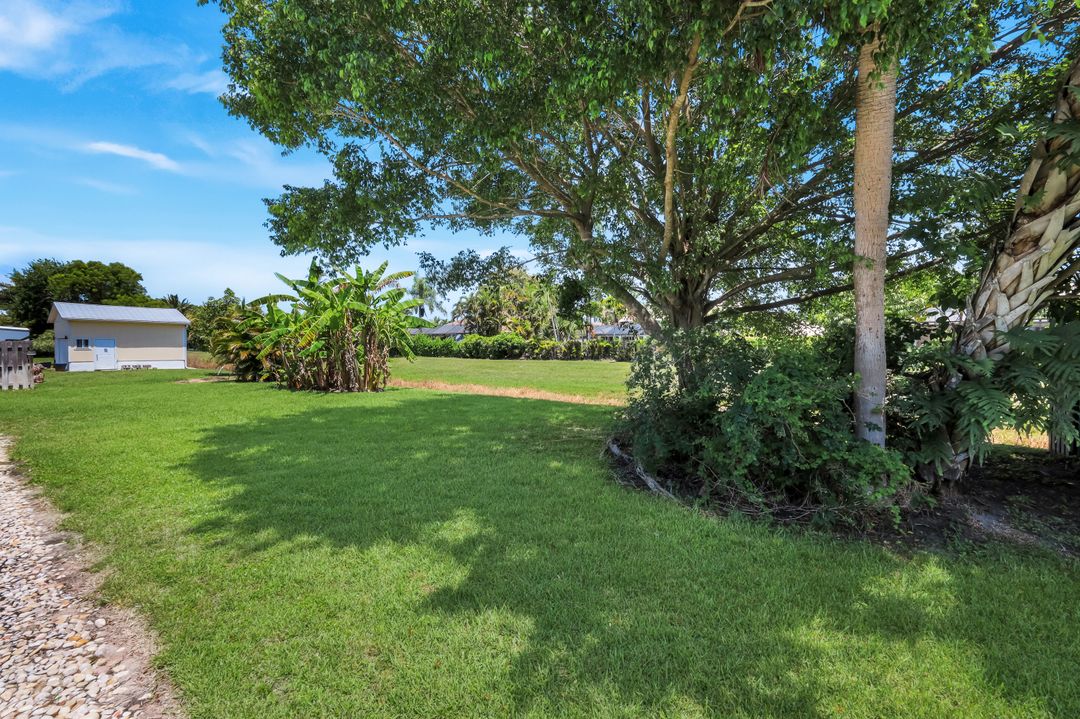 675 Pompano Dr, Naples, FL 34110
