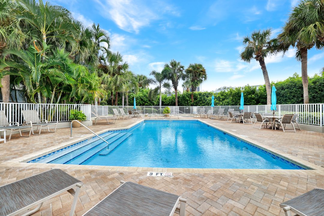 5895 Chanteclair Dr #126, Naples, FL 34108