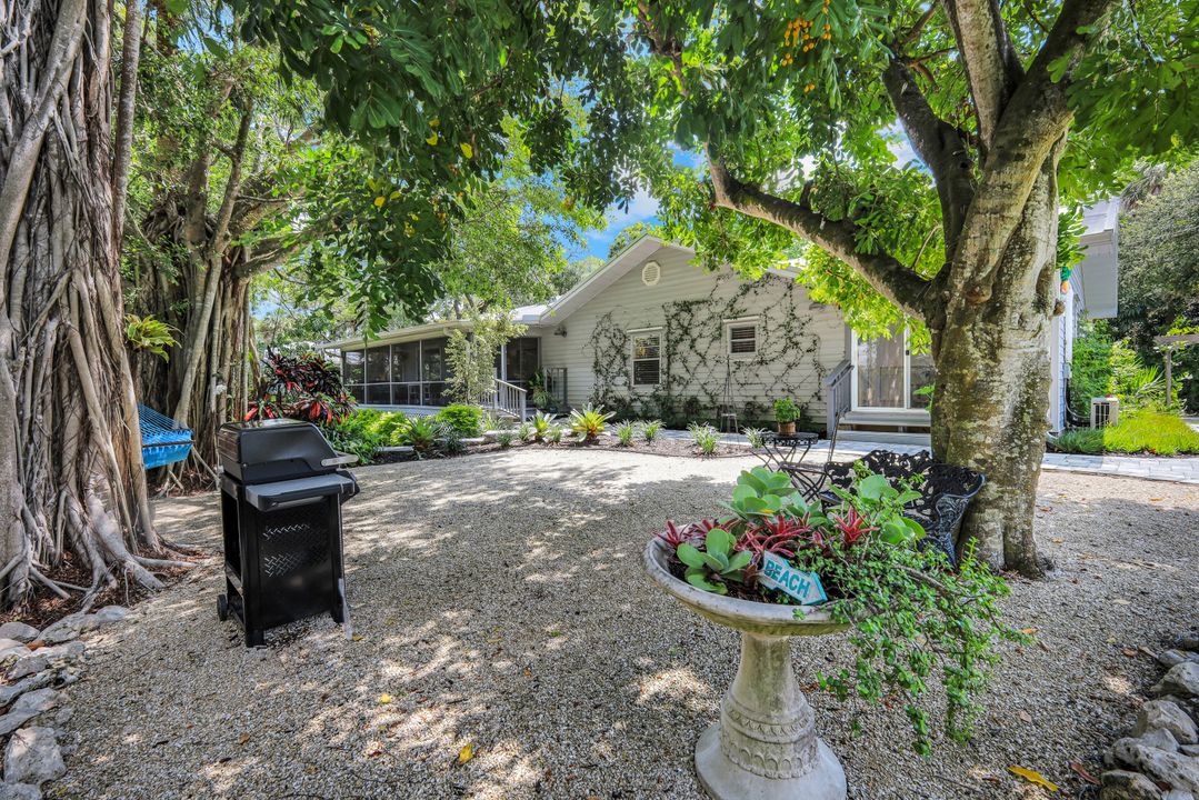 27292 East Dr, Bonita Springs, FL 34135