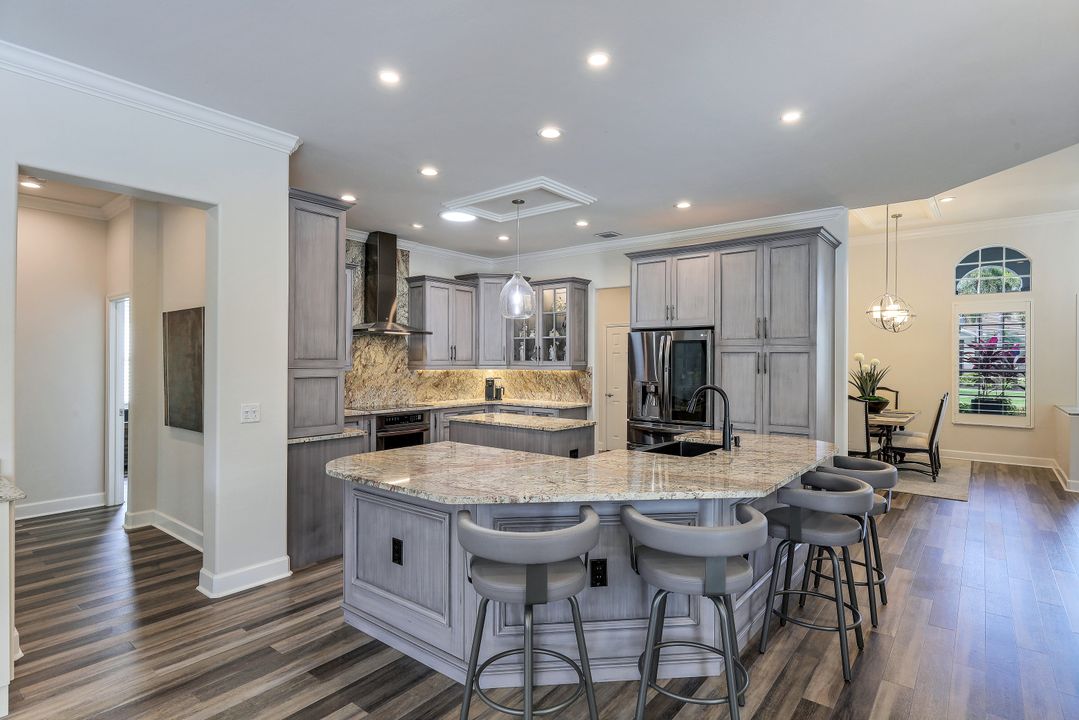 8392 Northhampton Ct, Naples, FL 34120