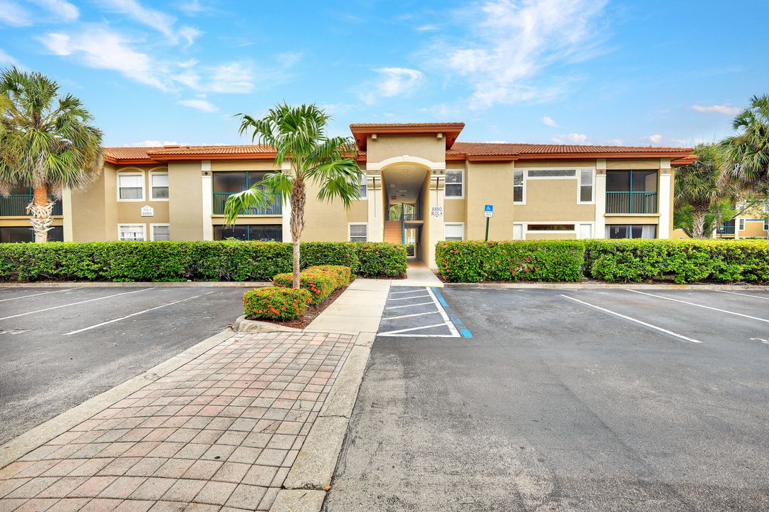 8880 Colonnades Ct W #427, Bonita Springs, FL 34135