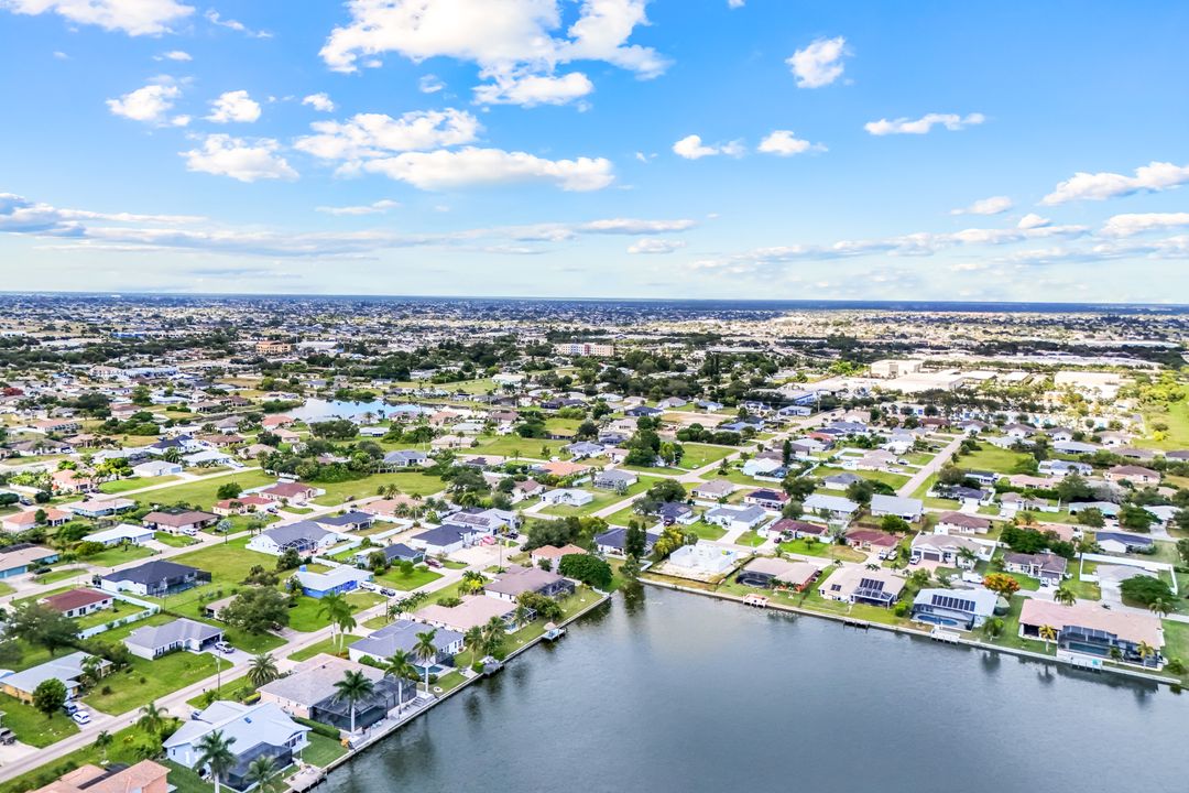 401 NE 19th Pl, Cape Coral, FL 33909