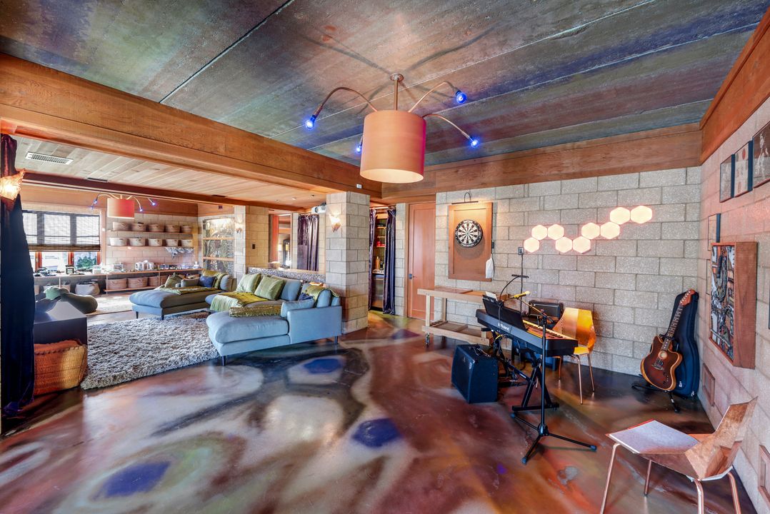 290 Channel Dr, Naples, FL 34108