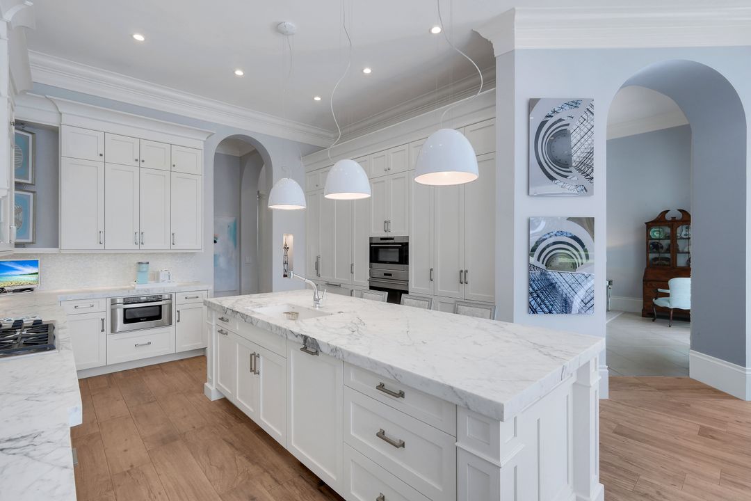 2048 Isla Vista Ln, Naples, FL 34105