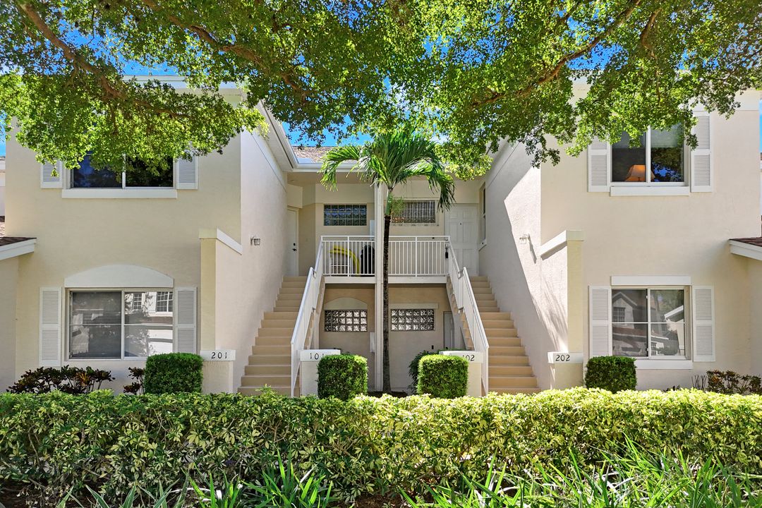 9630 Village View Blvd #202, Bonita Springs, FL 34135