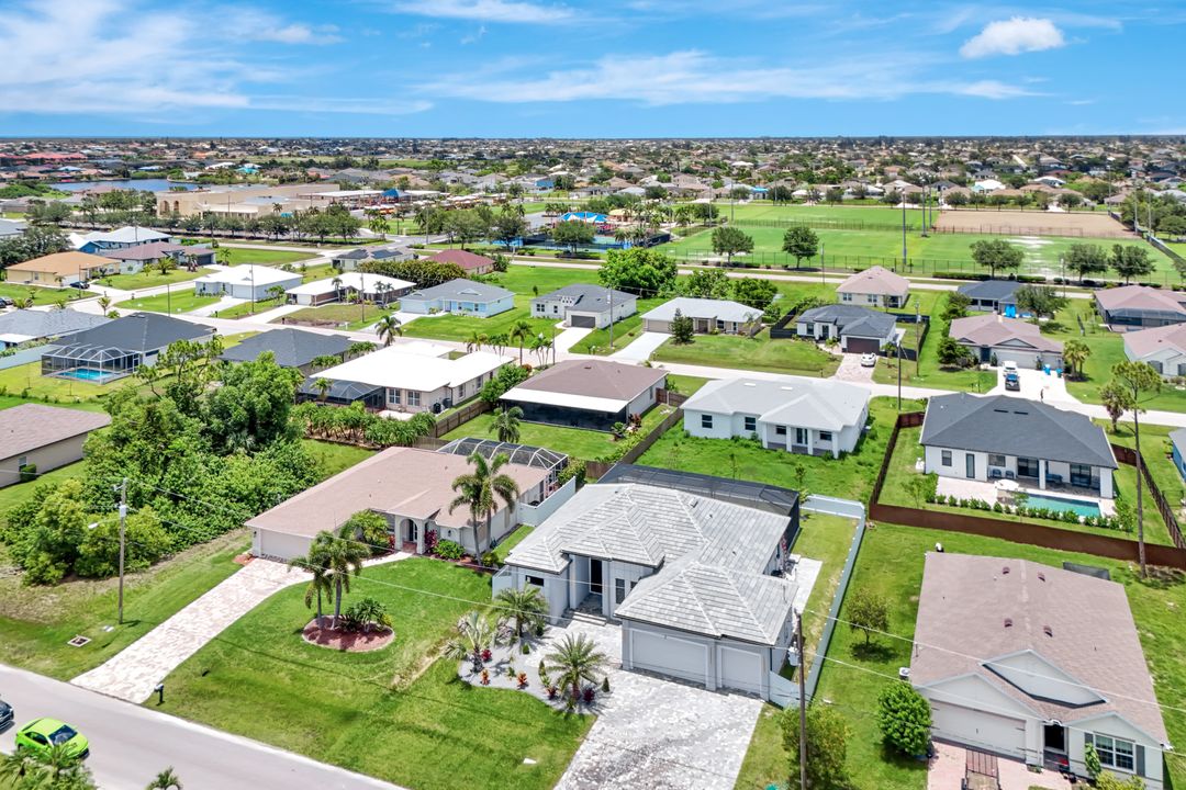 2709 SW 4th Ln, Cape Coral, FL 33991