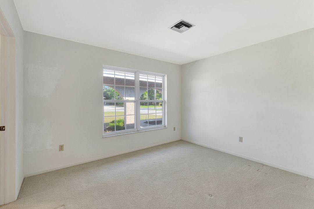 307 Country Club Dr, Naples, FL 34110