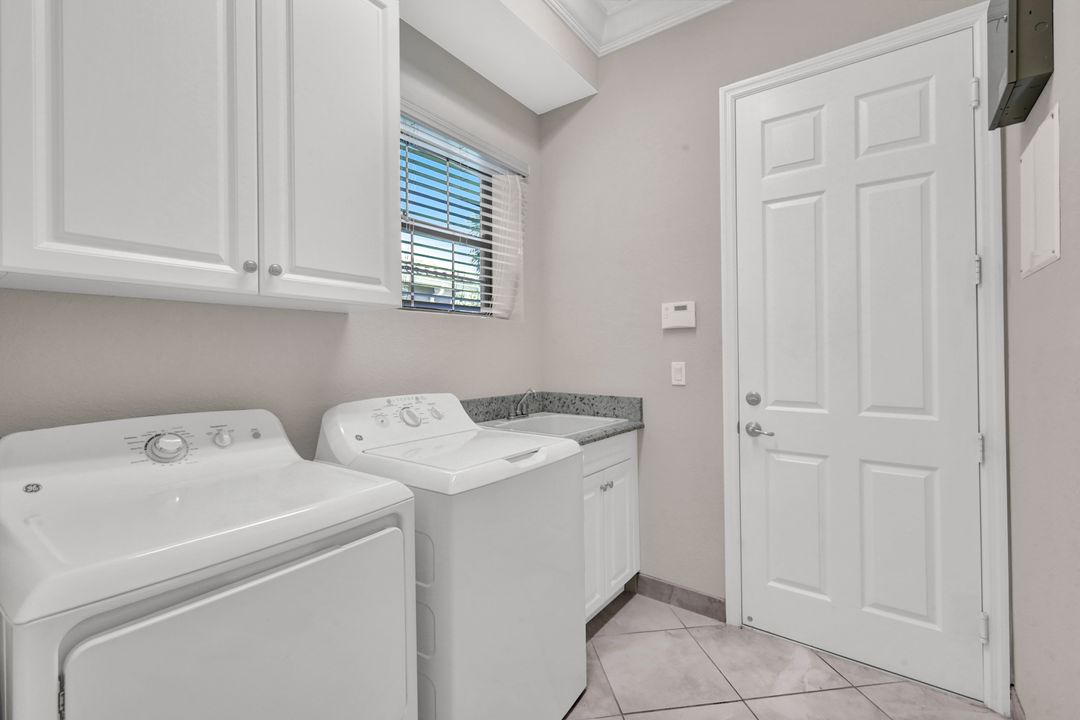 13423 Silktail Dr, Naples, FL 34109