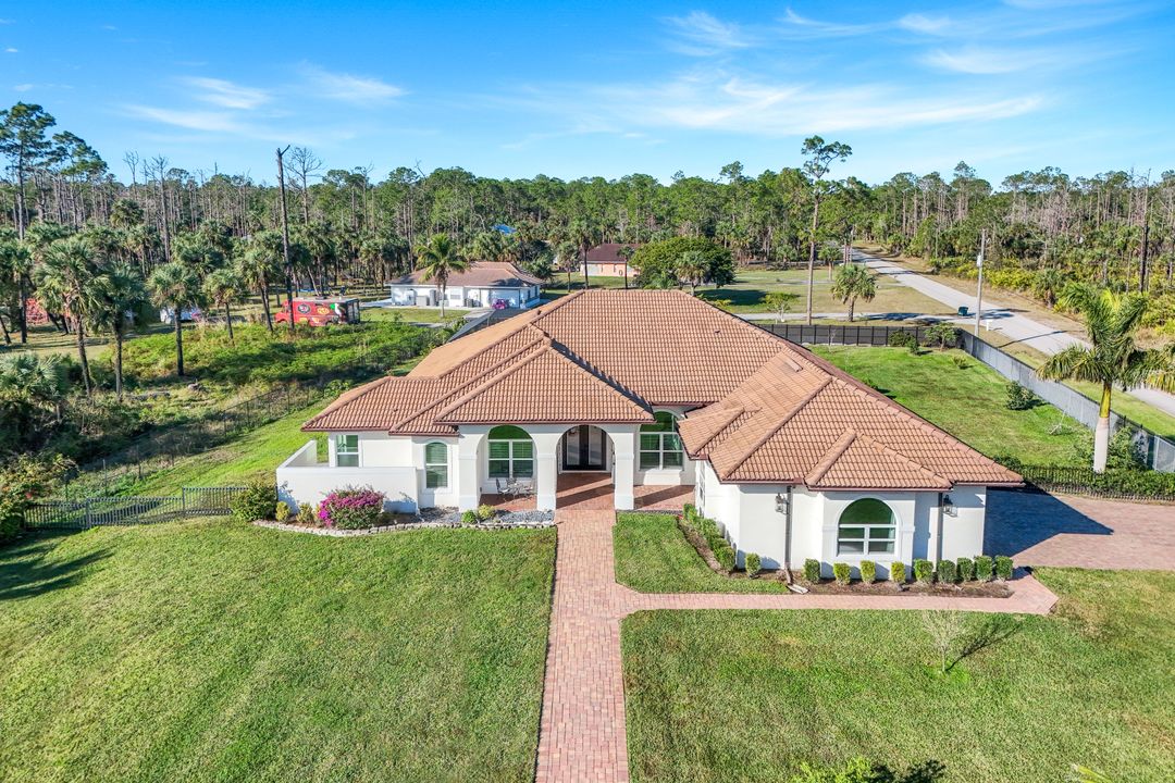 90 22nd Ave NW, Naples, FL 34120