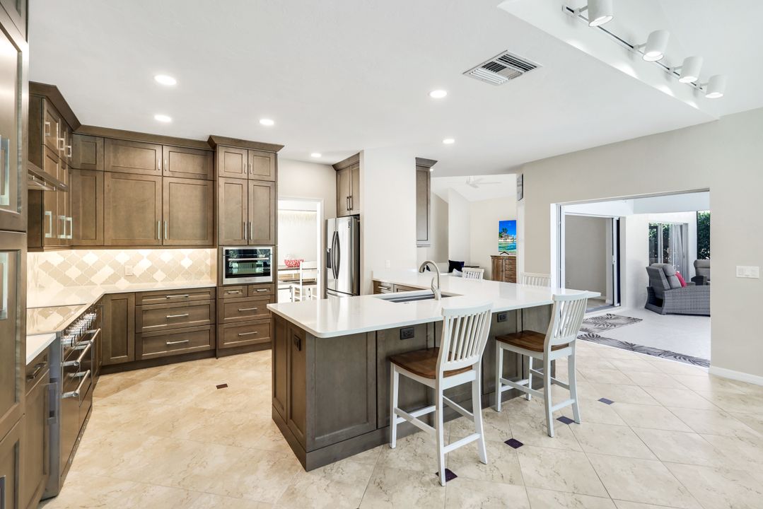 547 Cormorant Cove, Naples, FL 34113