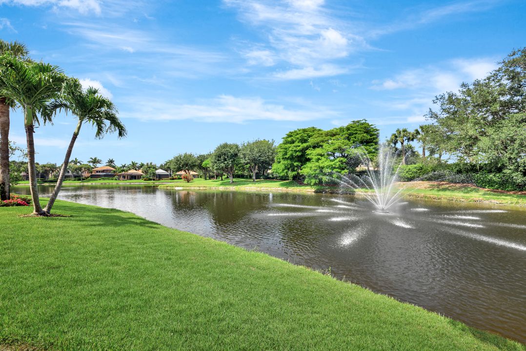 9209 Troon Lakes Dr, Naples, FL 34109