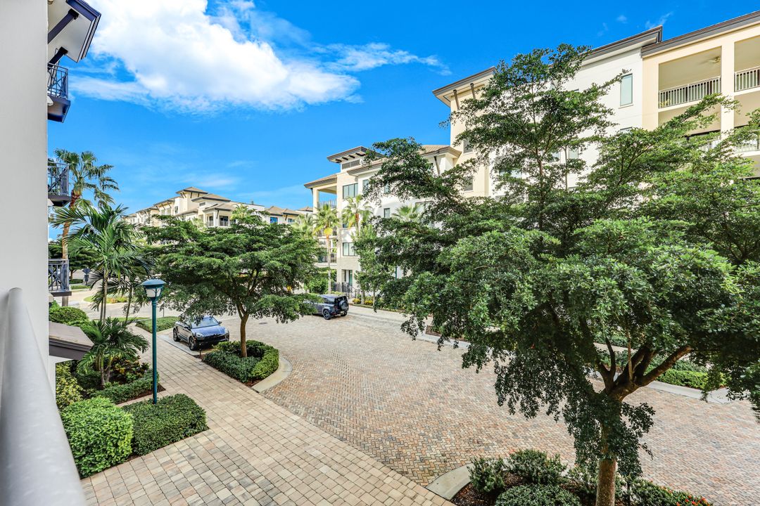 1030 3rd Ave S #215, Naples, FL 34102