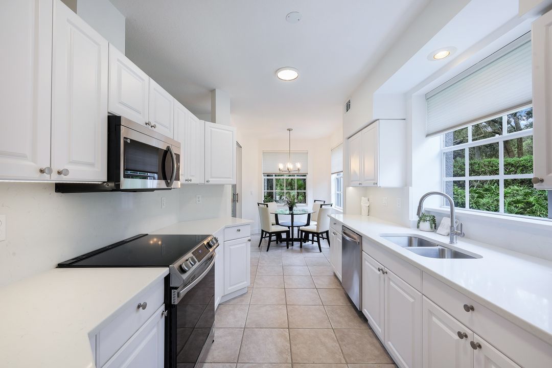 515 Laguna Royale Blvd  #102, Naples, FL 34119