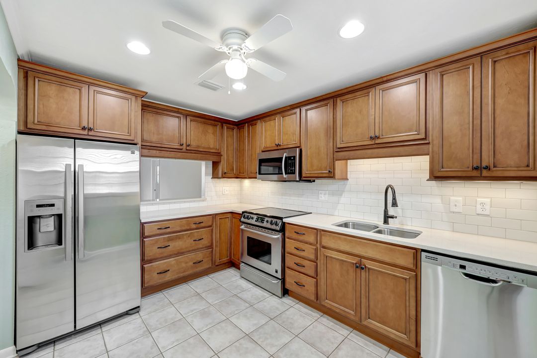 6760 Winkler Rd #z1, Fort Myers, FL 33919