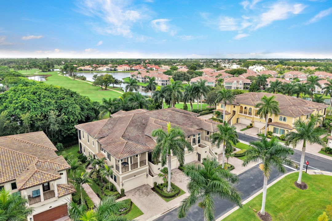 2534 Windward Ct #15-101, Naples, FL 34112