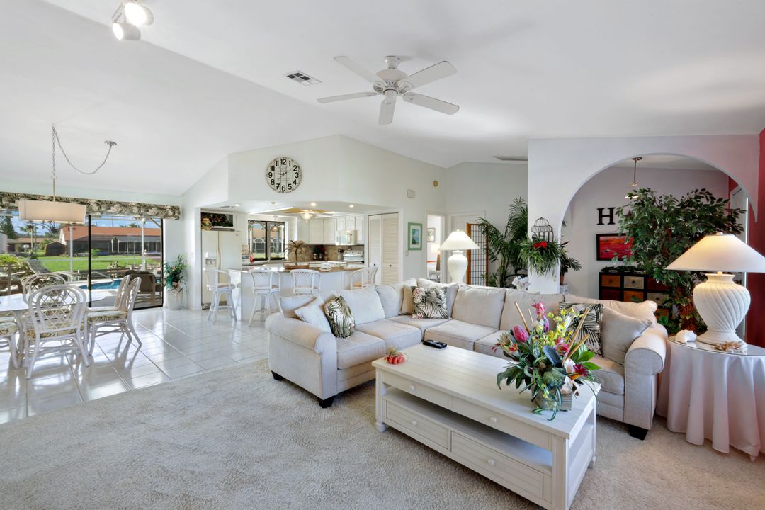 212 Kamal Pkwy, Cape Coral, FL 33904