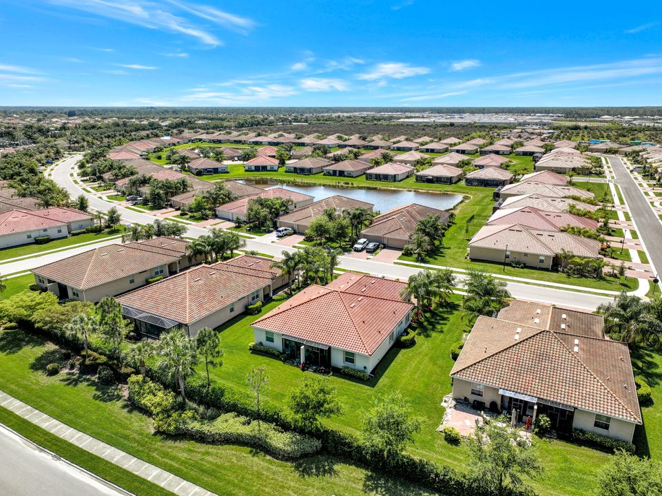 2072 Wellington St, Naples, FL 34120