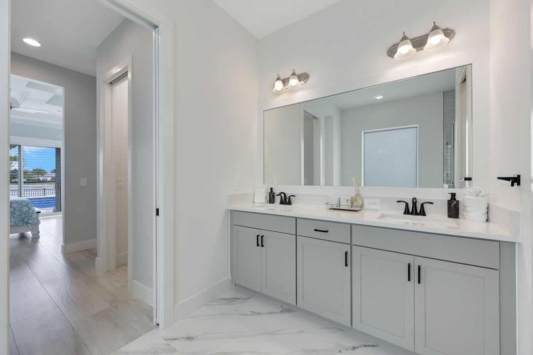 3697 Sapphire Cv Cir, Naples, FL 34114