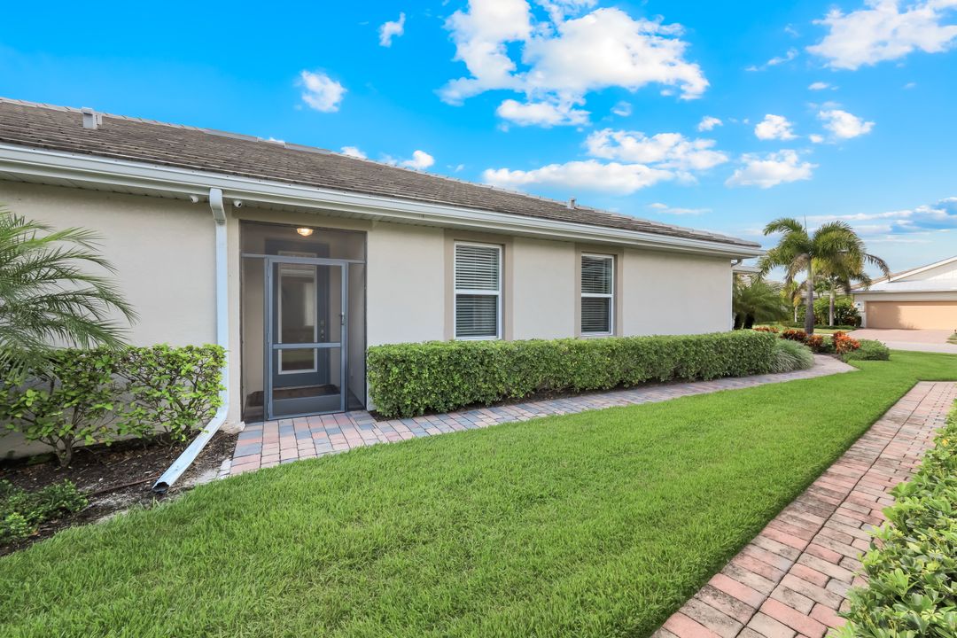 14795 Edgewater Cir, Naples, FL 34114