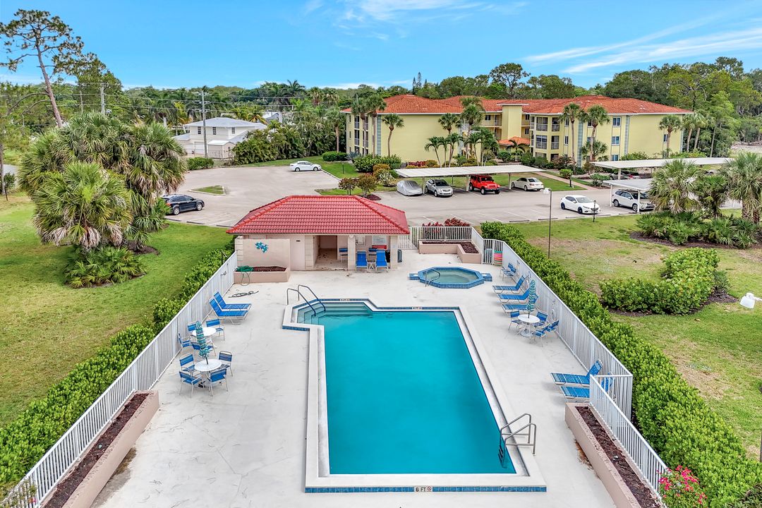1051 Foxfire Ln #309, Naples, FL 34104